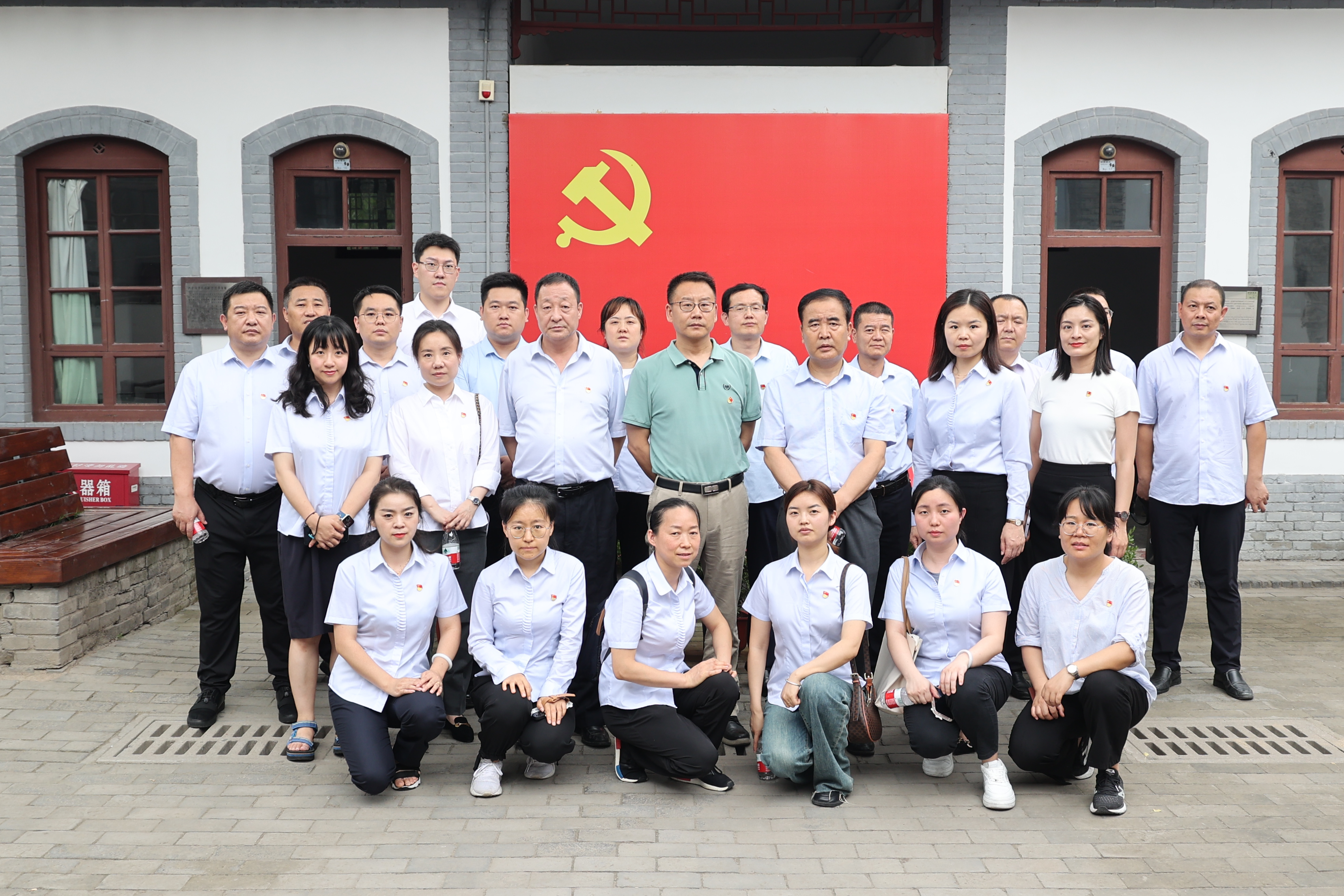 公司黨委組織開展“學(xué)黨章、悟思想、強(qiáng)黨性、  善作為”主題黨日活動(dòng)