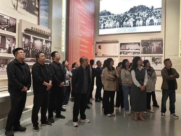 傳承革命精神，凝聚奮進(jìn)力量——公司第一、第六黨支部聯(lián)合開展主題黨日活動