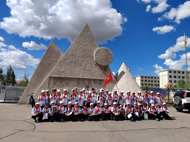 東烏珠穆沁旗第一小學到額鹽公司研學基地開展 “感受家鄉(xiāng)文化 關心家鄉(xiāng)發(fā)展”研學活動