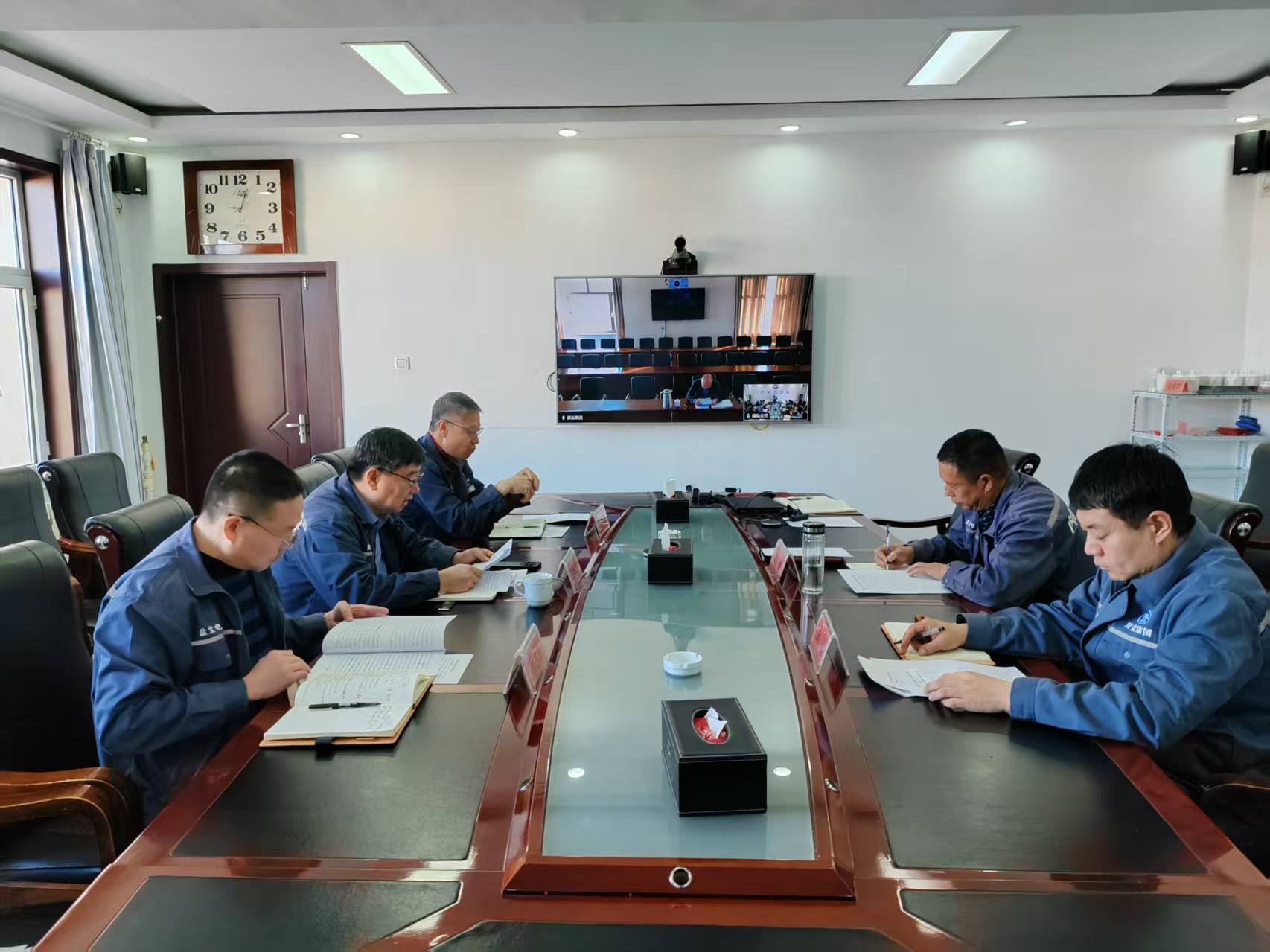 額吉淖爾制鹽有限公司黨委召開2024年度民主生活會(huì)