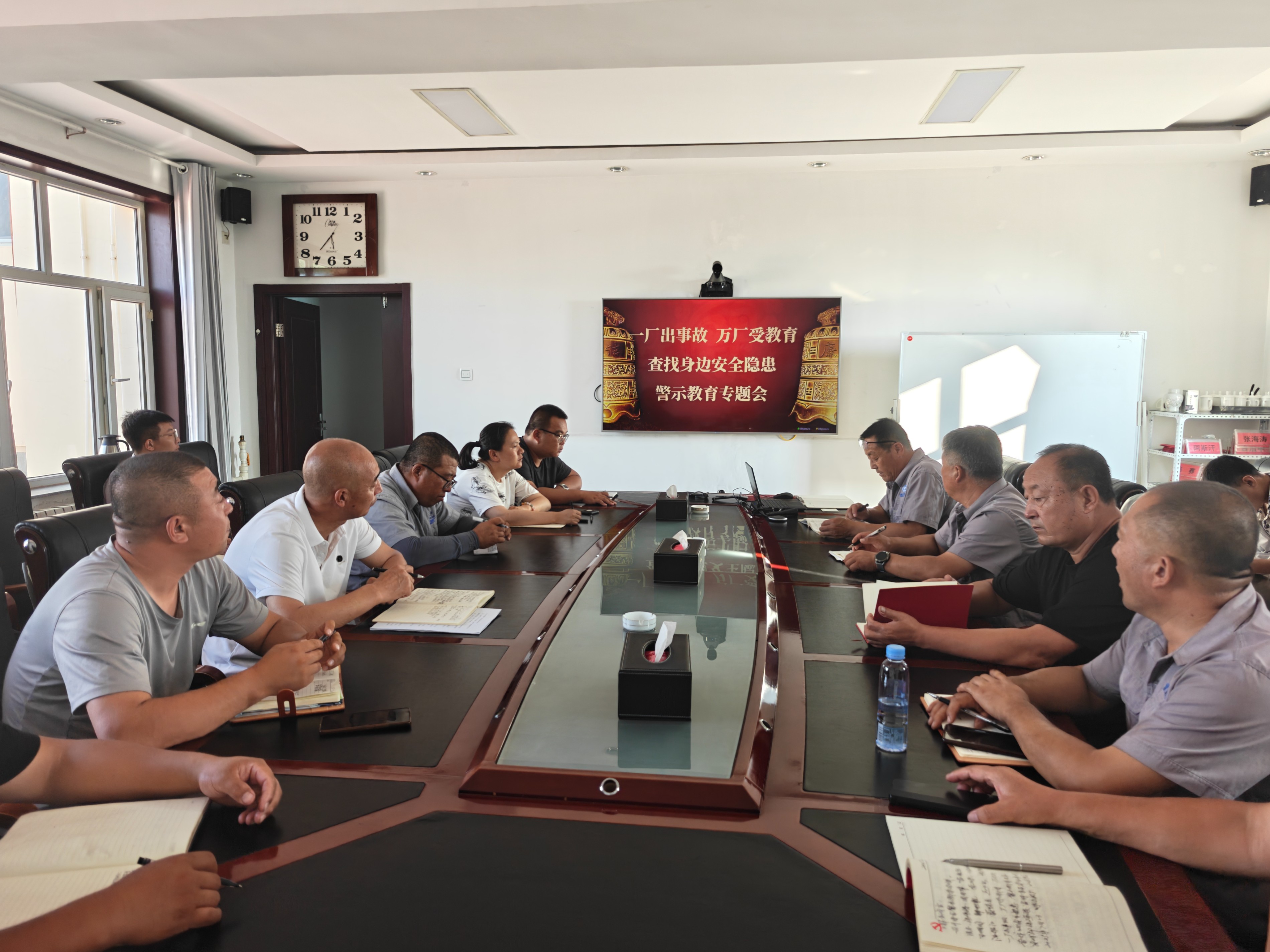 額鹽公司召開(kāi)“一廠出事故、萬(wàn)廠受教育”警示教育專(zhuān)題會(huì)